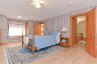 Golf House by Mt Greylock - Walkable Adventures!