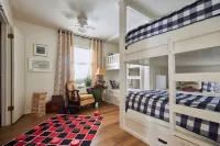Family Friendly - Walk to Winkley Shoals and Dining - Five Minutes to Lake!