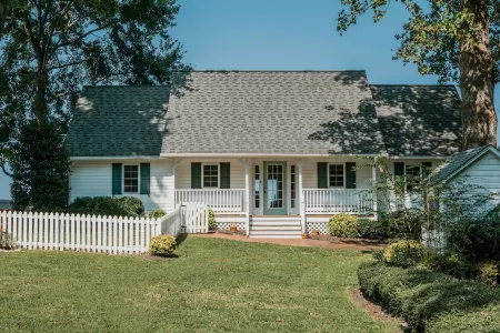 Charming Rappahannock Waterfront Cottage Pool, Fireplace, Kayaks