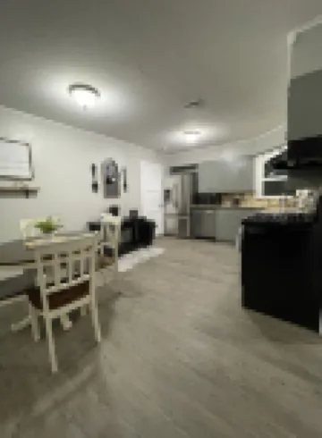 Cozy 2BR Lincoln House