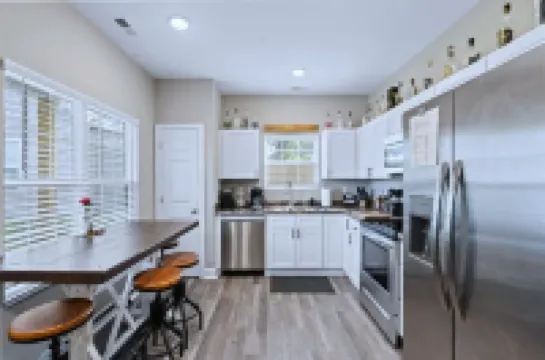 Bourbon Run - HotTub/ Ark 30min/ Horse Park 12min/ Walk Downtown/ 4BR Sleeps 8