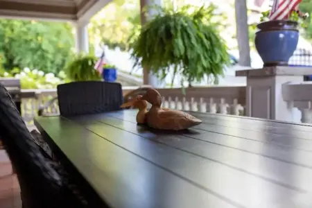 Lovely 2 bedroom apartment with indoor fireplace!