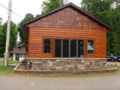 On North Twin Lake- Northern Exposure Rentals "Musky Lodge"