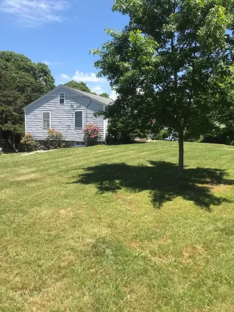 Beach Cottage 1 Mile From Weekapaug & Misquamicut Отели в г. Уэстерли