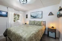 Cozy Winter Cabin! On 1 Acre w Wood Burning Fireplace and Dark Skies!