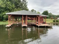 Beautiful 3 bedroom, 2 bath Log Home with Sandy Beach & Expansive Lake Views!! - Wi-Fi