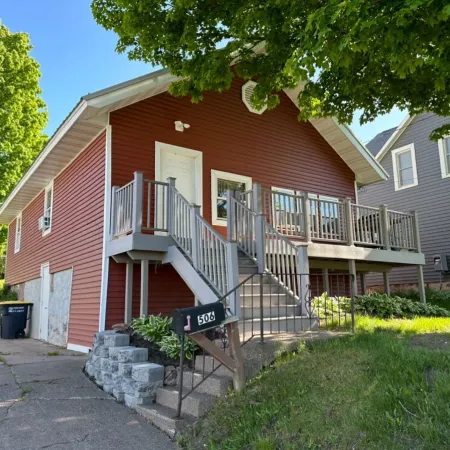 The Bear Den - Lovely 2 Bedroom 1 Bath home close to skiing, snowmobiling & more