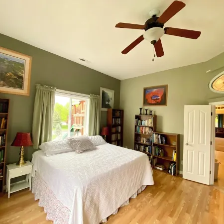 Cozy Apartment with Loft, Theater Room, & Gorgeous Mountain Views! Sleeps 8