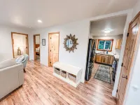 Cozy up in this private bungalow in the trees close to trailheads & shopping