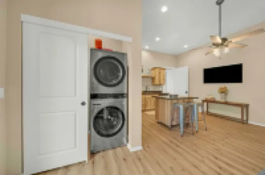 Cozy 1-bedroom apartment in charming Flagstaff with Hot Tub, Wi-Fi and AC.