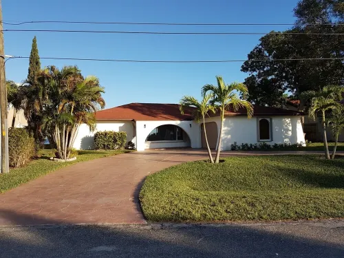 Stunning Waterfront Delux Vacation Home, Fabulous Views