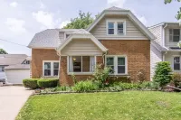 4BD House, Your Central Suburban Oasis, City Lights, Quiet Nights Hotels near American Family Field
