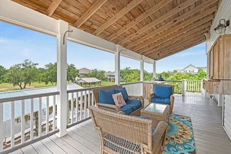 Getting Nauti by the Bay!! 5 Bedrooms, Waterfront!