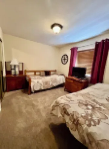 Country Club Reining Deer Ranch. Snowbowl, Golf, Fireplace!