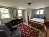 Classic New England Bunkhouse- Home for the whole family!
