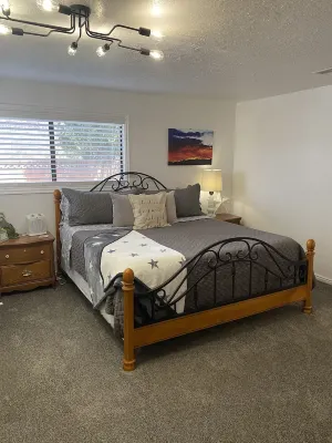 Cozy 1-bedroom apartment in St. George with AC, WiFi, BBQ grill and hot tub