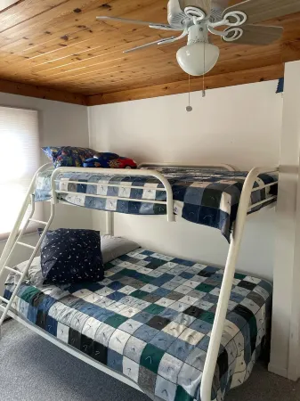 Classic Lake House just a few blocks to Abbey, Lakefront, Restuarants, & Beach Отели в г. Фонтана-он-Дженива Лейк