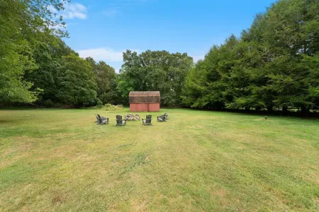 Peaceful Oasis minutes to T.F. Green International Airport, Main Street & more