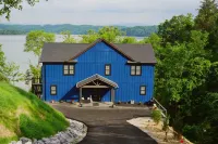 Tranquil Waterfront-Private Dock, Sauna, Swim Spa Hotels in Jefferson County