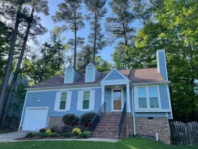 Newly Renovated Modern Farmhouse, 10mins Duke and 15mins UNC & RTP Hotels near American Eagle Store