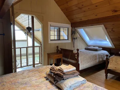 Fabulous Mountain View Chalet close to Everything in North Conway.  Pet Friendly Hotels near Glen Ellis Camground