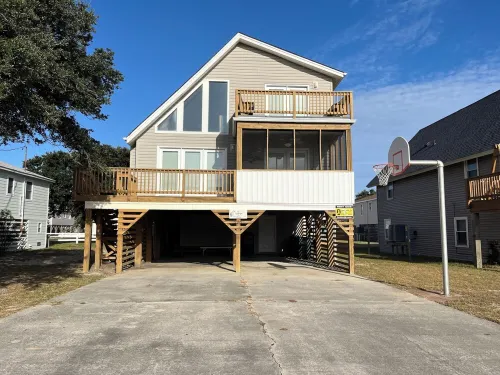 Charming 3-bedroom house with outdoor space & steps to the beach! - バルコニー