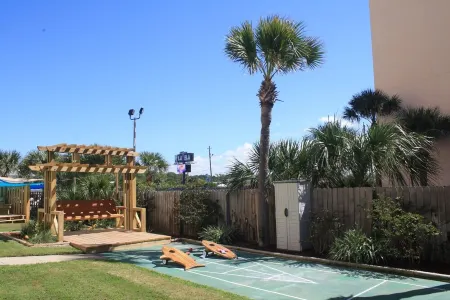 Beach Front Studio Condo Complimentary Beach Service March 1-October 31