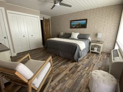 Beautifully renovated Crooked Lakefront Condo 1 Bed & 1.5 Baths-Legacy Up North