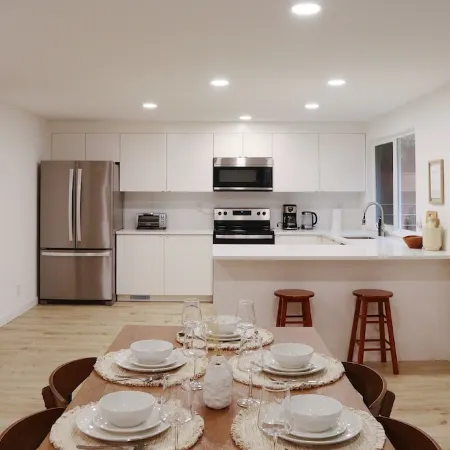 Haven Guesthouse in Milwaukie - 2 Bedroom & 2 Bathroom with Fenced Backyard
