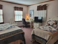 Near Ocean Beach, Free Beach Passes, Pools, Golf, Tennis, Pickleball, Sleeps 26