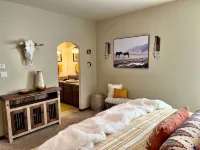 Truly STUNNING~ Minutes to ABQ!VIEWS/Fireplace/Fire-Pit/ Outdoor Mecca-Hot Tub!