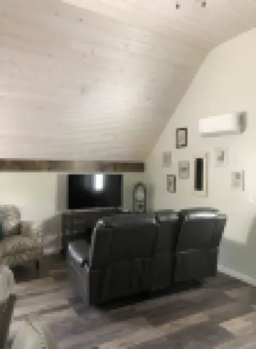 The Loft- second story, 2 bedroom apt with walk out balcony