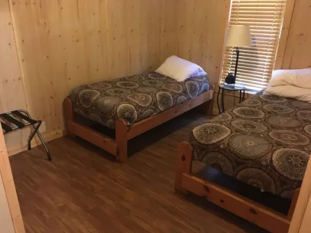 "Clean/Maintained Fully Furnished Lodging" -Speckled Trout Отели в г. Плакеминс Пэриш