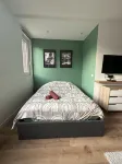 Studio 25m2 Rénové Proche Métro - Parking Privé Hotels near Maisons-Alfort - Les Juilliottes