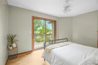 NEW Spacious Lakehouse Retreat +private pier