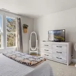 Charming BLue victorian home located blocks away from historical Route 66