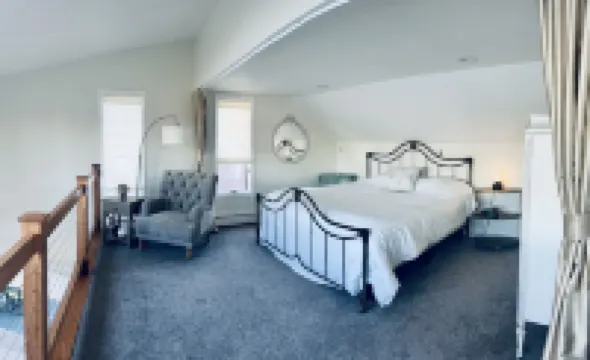 Luxury private Portage Lakes home lake access 3 bd Oasis Hottub pet friendly!