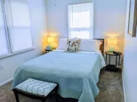 Riverside cottage, minutes from historic Harpers Ferry!  Private river access! Hotels near Harpers Ferry National Historical Park