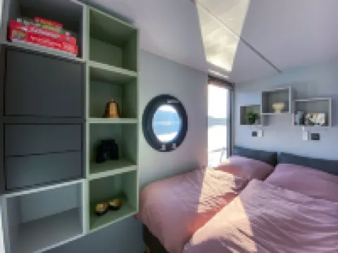 Luxury Houseboat with Many Extras Included