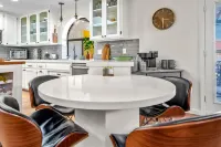 25% off 7-nights! Epic Pool /spa!  12 Joshua Trees🌵3 King beds/1 Queen  Hiking!