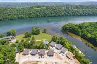 NEW PRIVATE HOT TUB! Pop's Fishing Cabin Lake Views & DISCOUNTS