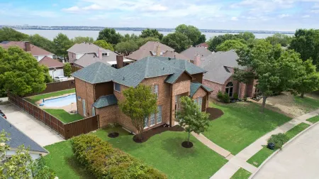 Texan House Near Lake 4 Bed 3 Bath Hot Tub* Отели в г. Роулетт