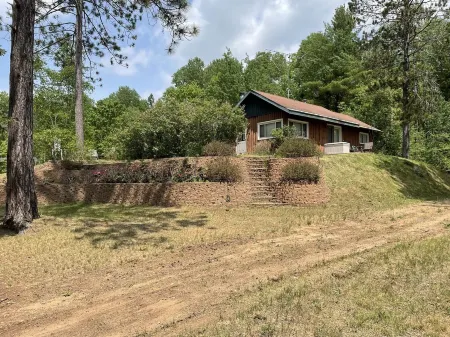 Cozy & Private Upper Michigan Riverfront Cottage With 970 ft. Of River Frontage!