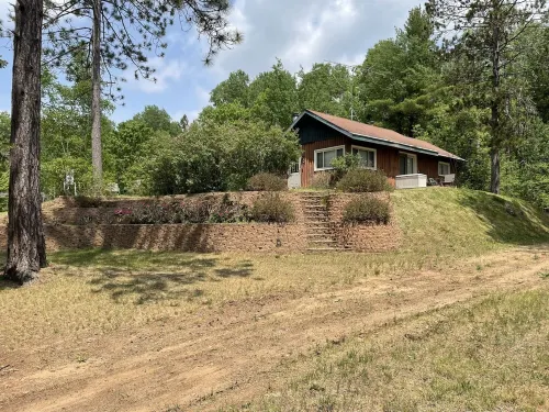 Cozy & Private Upper Michigan Riverfront Cottage With 970 ft. Of River Frontage!