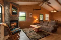 Beautiful Mountain Views with Covered Porch & Outdoor Fire Ring!