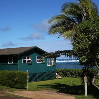 AT THE SHORE ON ALIOMANU BAY-TVNC-1127 ドンキー・ビーチ周辺のホテル