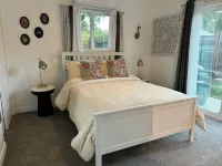 Flamingo Oasis - Next to the Atascadero lake/park/zoo! 찰스 파독 동물원 주변 호텔