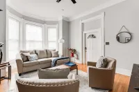Charming 2-bedroom house with WiFi, AC, & Patio in the heart of Richmond! - 3 ดาว