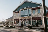 GrueneGusthaus#3| Private Condo+ Golf Cart Rentals