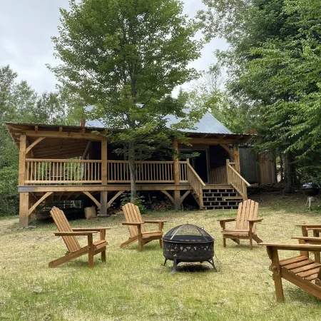Secluded trailside cabin for 8 people on Kingdom Trails